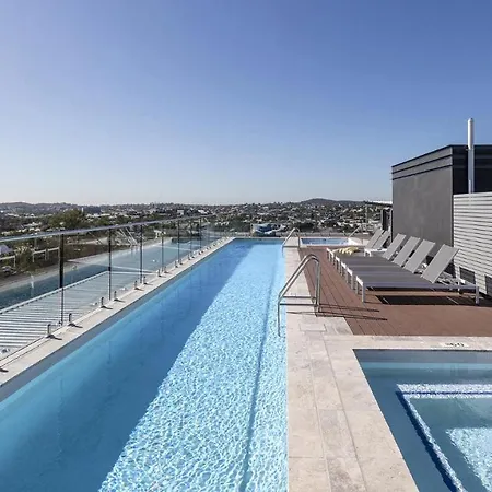 Oaks Brisbane Woolloongabba Suites-2