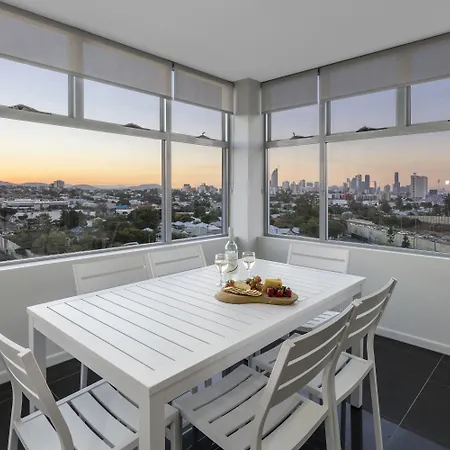Oaks Brisbane Woolloongabba Suites-3